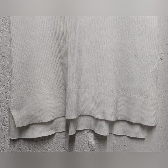 Anne Klein white top with gold buttons - Picture 8 of 8